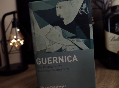 Guernica ! The Biography of a Twentieth-Century Icon ! Pablo Picasso ! 2004 ! by Bloomsbury !