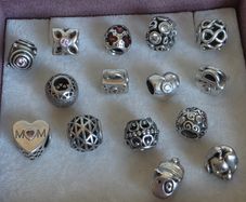 Pandora  charms in great condition, 10e each charm