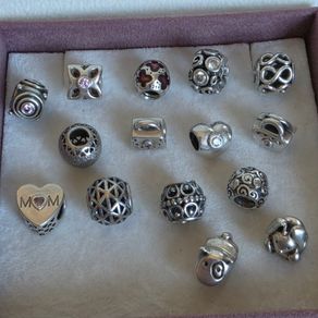 Pandora  charms in great condition, 10e each charm