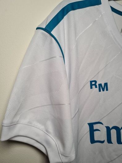 Real Madrid football jersey shirt 2017 Size Medium