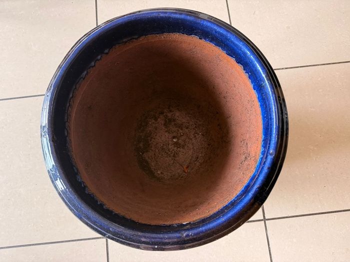 Ceramic flower pot
