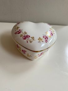 Royal Tara pretty heart shaped trinket dish
