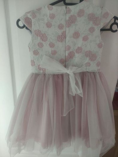 3 beautiful dresses size 104cm