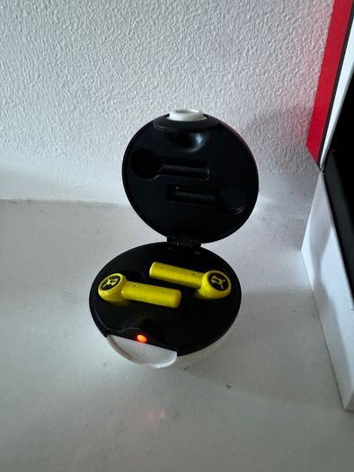 Novelty Pokeball Earbuds Set For Parts Or Display Prop Only