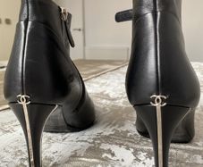 Elegan Ankle Boots. CHANEL. UK.7. Mint conditions.
