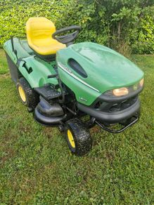 John Deere Lr125 ride on mower