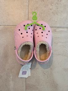 UK13, Brand-New Baya Lined Crocs
