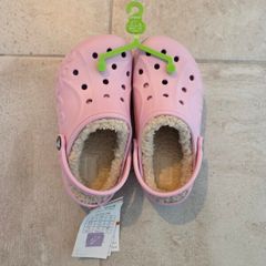 UK13, Brand-New Baya Lined Crocs