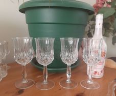 4 crystal wine glasses