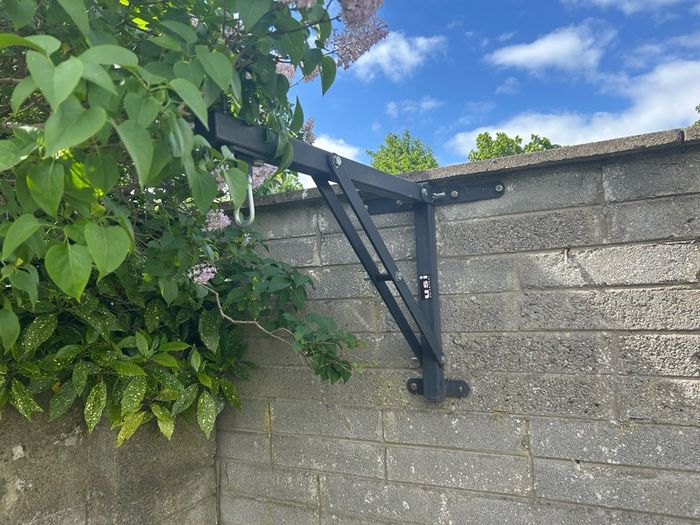 Heavy  duty wall mount for full size punch bag