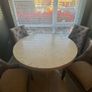 round marble table Image 3