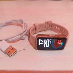 Huawei Band 9 Pink woman
