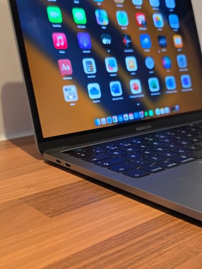 Macbook Pro 13in touchbar