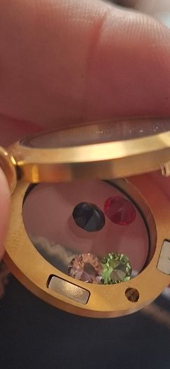 Floating glass pendant