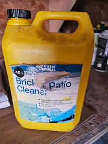 Brick and patio cleaner hydrochloric acid below 10% w/w HCL