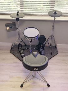 Electronic drums (Roland + Dw3000)