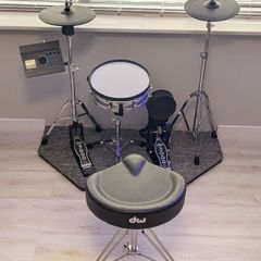 Electronic drums (Roland + Dw3000)