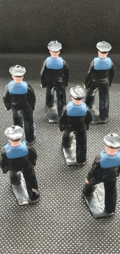 Rare and hard to find Vintage Early Britain's Hand Painted Lead Toy Soldiers (1940's) 6 Marching Sailors