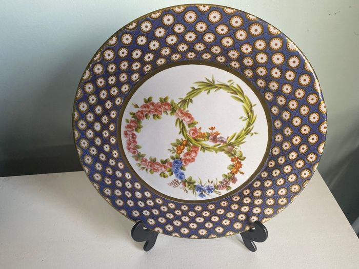 Reproduction serves tin plates