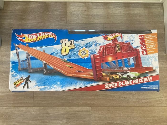 Hot Wheels super 6 lane raceway