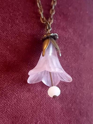 Pink flower pendant necklace