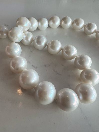 A Stunning Edison Pearl Necklace