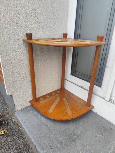 Pool cue corner stand