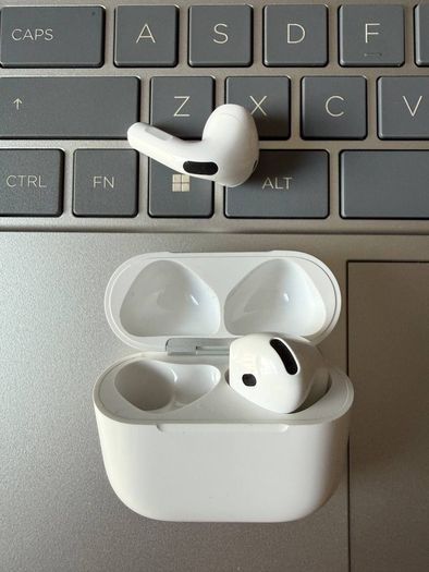 Apple AirPods 4 with Active Noise Cancellation (ANC)