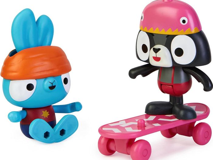 BRAND NEW Brave Bunnies 2 Figures With Skateboard Pack Action Figure