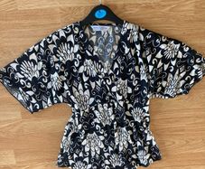 Black & Cream top