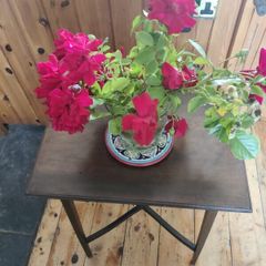 Small lamp table