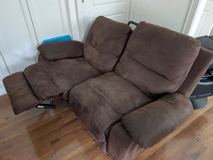 Free Gaming Den / Living space sofa