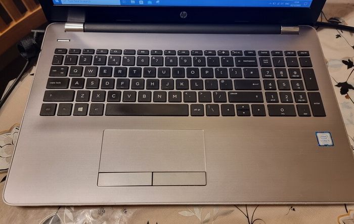 Student fast Laptop HP 250 G6 / Intel i7-7500U @2.70GHz /8GB RAM / New 256GB SSD. See the pictures.