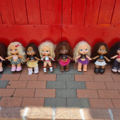8 Collectable Bratz Dolls