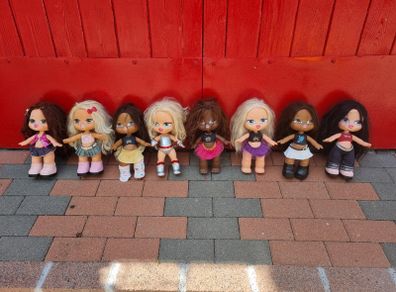 8 Collectable Bratz Dolls