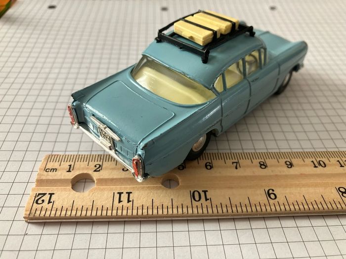 Spot on. 1:42. Vauxhall Cresta. With luggage. Mint condition.