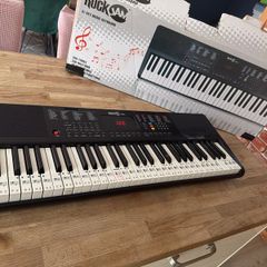 Music keyboard