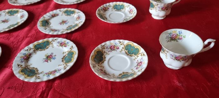 22 Piece Royal Albert Berkeley Bone China Gold Gilt Tea Set With Large Tea Pot For 6 Person Setting Made In England