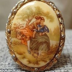 Vintage Fragonard Limoges-Style Cameo Brooch