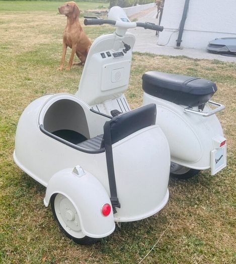 Peg Perego Vespa Scooter with Sidecar  Needs Batt