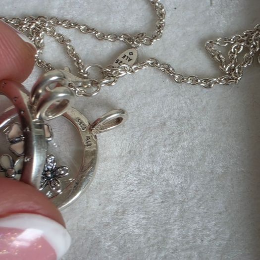 PANDORA floating Memories locket necklace with 3 petite flowers,very good condition