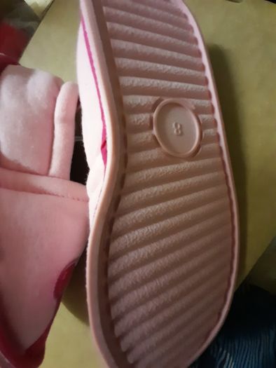 Girls slippers Size 8. Brand new