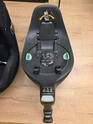 Cybex Car Seat with Isofix  base.