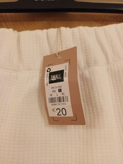 Dunnes  Stores  Gallery  Skirt.  S. S - 12.    B.N.W.T.
