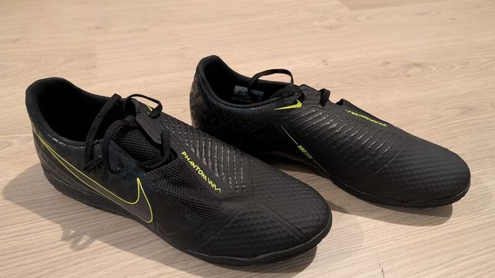 Nike phantom football boots