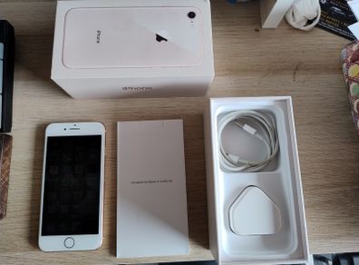 iphone 8 64GB rose gold - mint condition