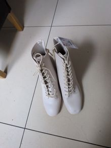 Stradivarius Cream Ankle Boots.  S.39-6.  B.N.W.T.