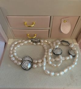 Long pearl necklace
