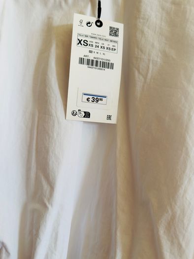 New Zara top with zip