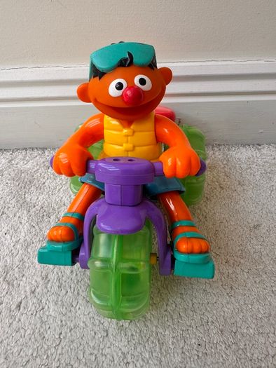 Sesame Street Ernie 2001 Splashin Trike Water Tub Tricycle Duck Part of the rope doesn't pull back completely Used Please see photos